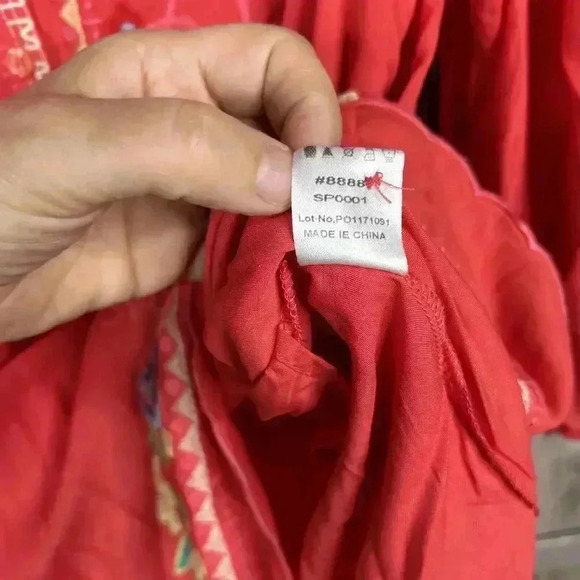 Coruja Embroidered Top Tunic Red Color 3/4 Sleeves Popover Scalloped Hem Sz M - Picture 6 of 8